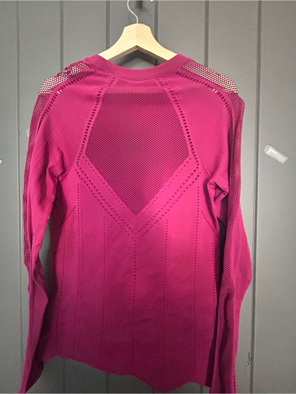 Athleta Seamless Vent Mesh long sleeve - Picture 4 of 6